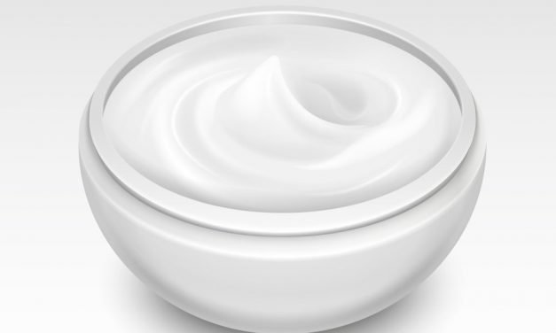 How to Moisturize Face Naturally at Home?