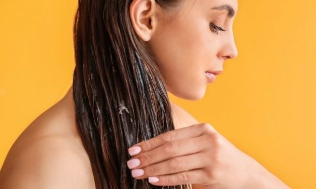 How to Cure Dandruff with Coconut Oil: Coconut Oil and Dealing With Dandruff