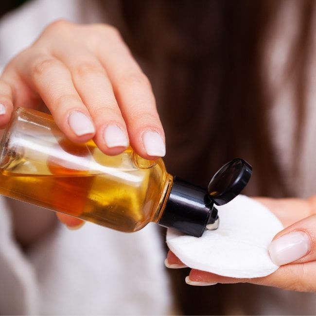 What Do Toners Do for the Skin? Skin Toner Facts