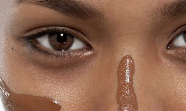 Best Natural Foundation for Oily Skin: Go Natural with These Foundations