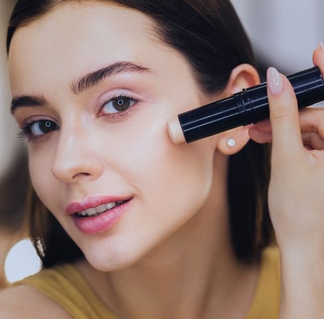 Best Natural Organic Concealer: Eco-Friendly, Non-Toxic Concealer Options