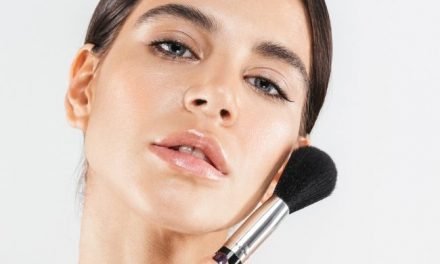 IT Cosmetics vs bareMinerals: Comparing Two Top Makeup Brands