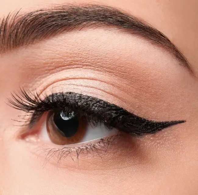 Gel vs Liquid Eyeliner: What Are the Similarities and Differences? Which Is Better?