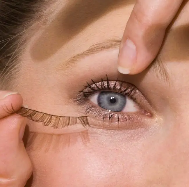 How to Put Eyelashes on Without Glue: Eyelash Glue Alternatives