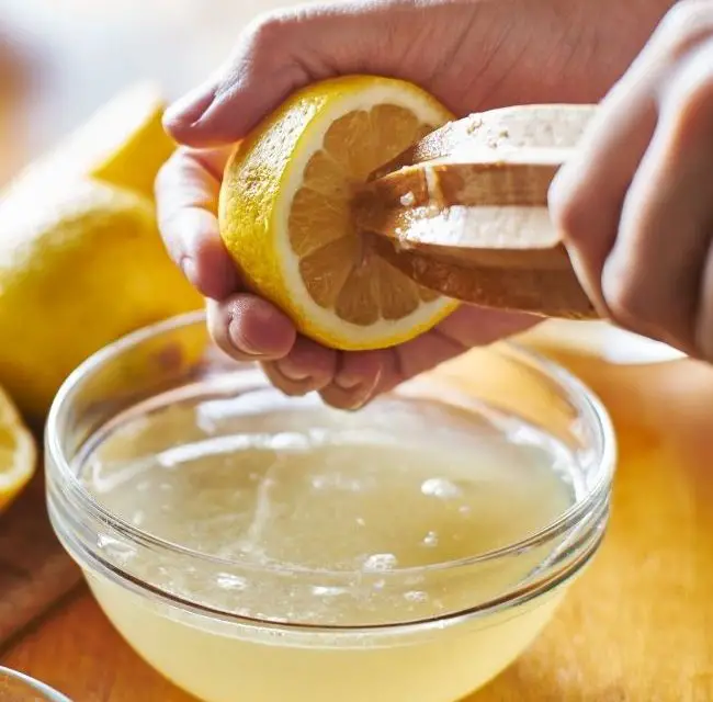 Lemon Juice in Eye: What Happens When You Put Lemon on Your Eyes?