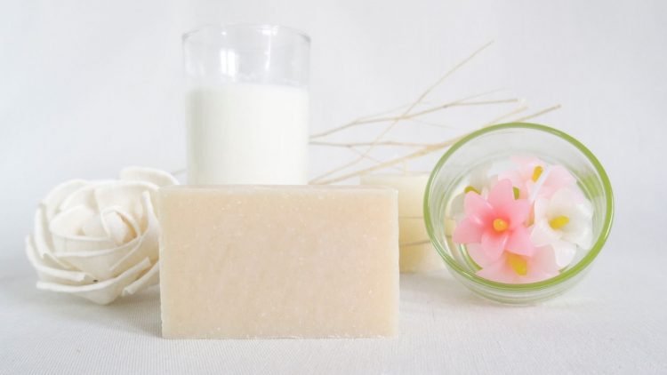 HOW TO MAKE BREAST MILK SOAP & WHY (DIY RECIPE INCLUDED)_NBU