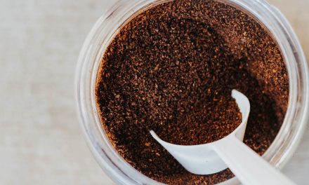 Can You Use Baking Soda, Olive Oil and Coffee Grounds to Remove Hair Naturally?