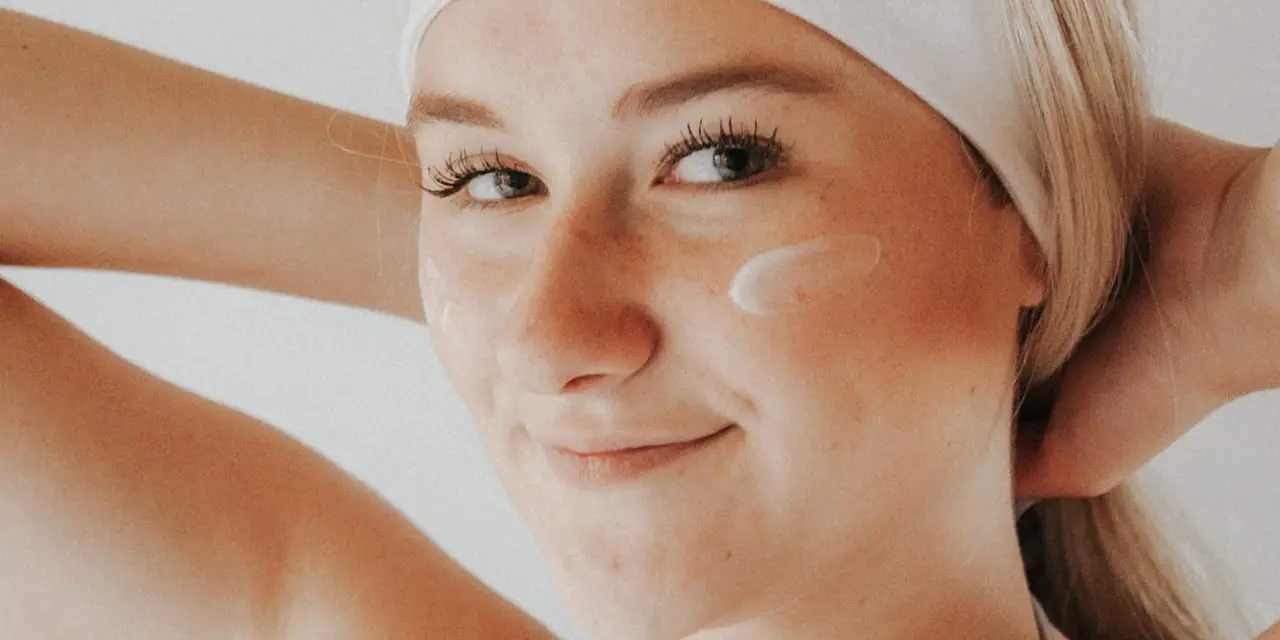 Best Moisturizer For Dehydrated Oily Skin – Our Tried and Tested Faves!