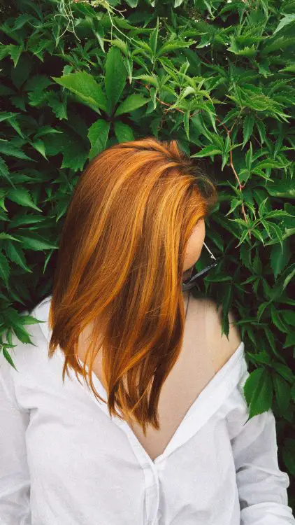 Are highlights the same as dying your hair?