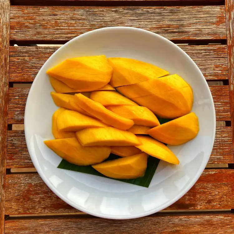 sliced mango