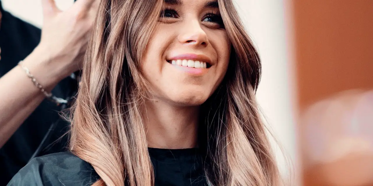 Frosted Hair vs Highlights:  What’s the Difference?