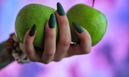 Different Shades of Green Nails You’ll Want to Try