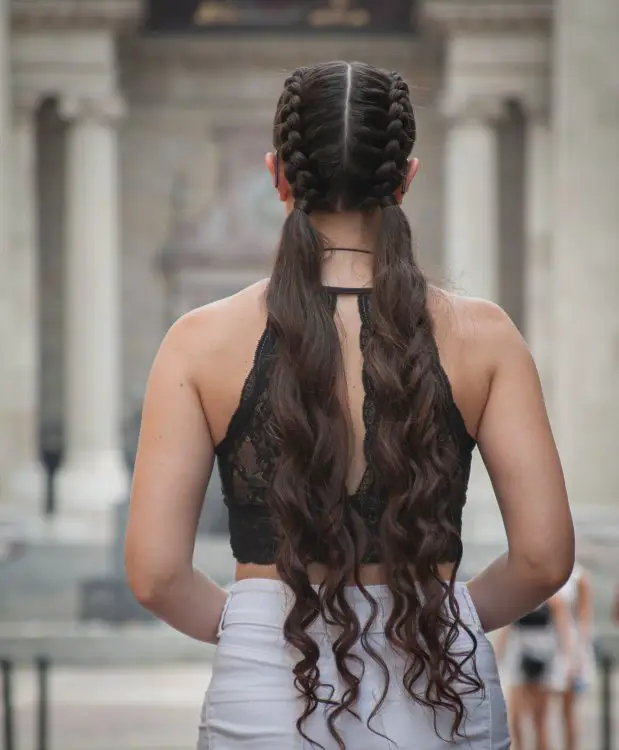 why does my hair curl at the end when braided
