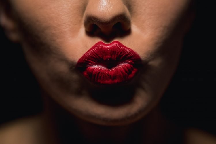 How do you dissolve lip fillers at home?
