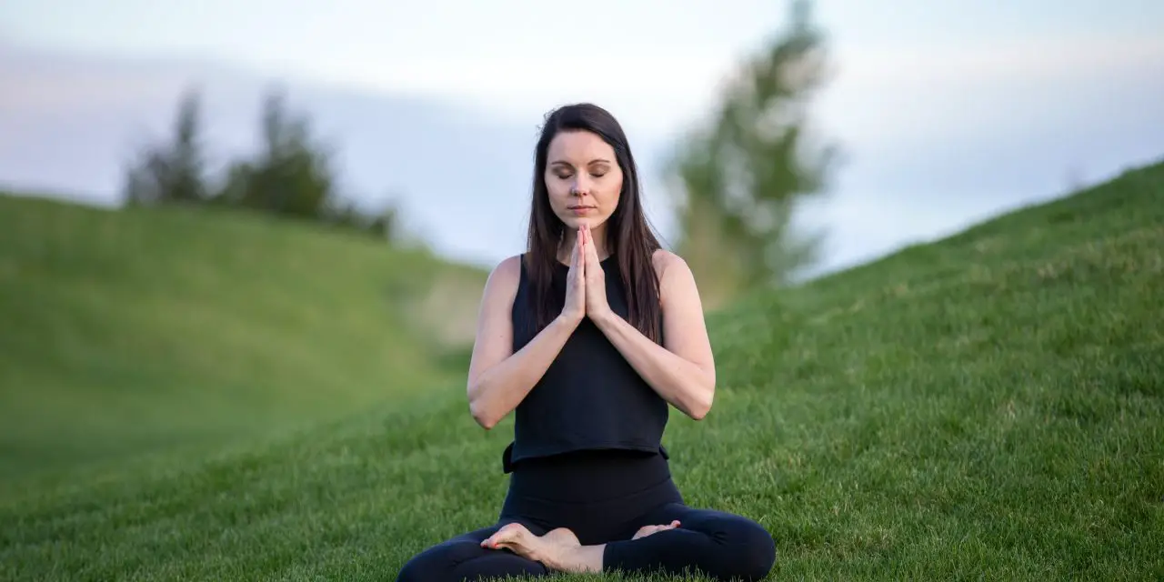 25 Happy Yoga Quotes to Begin a Positive Session