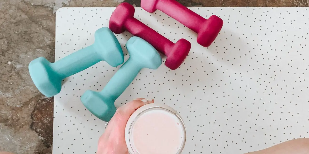 Can You Mix Protein Powder with Milk? Milk vs Water for Protein Shakes