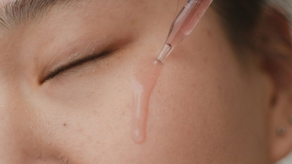 Azelaic Acid vs Niacinamide (Pick the Right One for Your Skin)